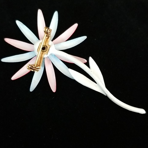 Vintage 1960s Red White and Blue Enamel Daisy Flower Brooch Pin - Picture 4 of 16